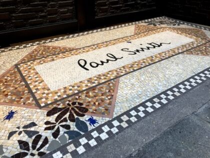 EB4182370 Mosaïque réalisée pour la boutique Paul Smith, rue Saint Honoré à Paris